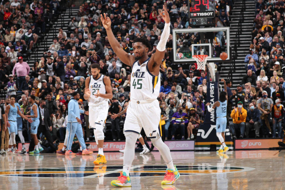  小贾伦杰克逊三分绝杀灰熊一分险胜鹈鹕保住附加赛席位