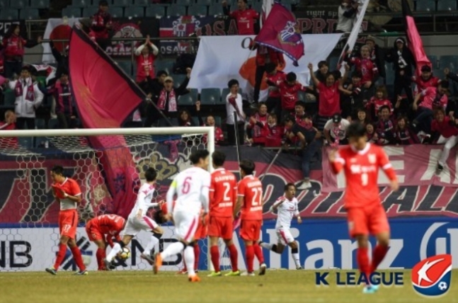  卡尔斯鲁厄主场雨战胶着，补时绝杀险胜对手