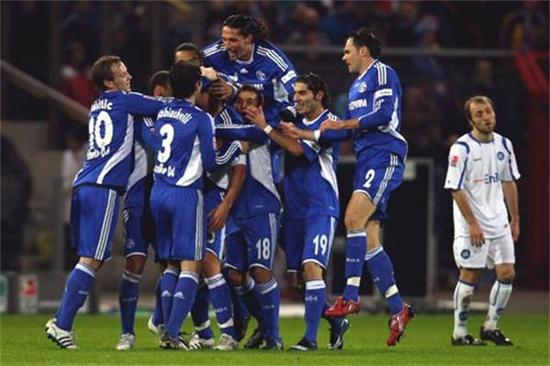  卡尔斯鲁厄快速反击犀利，闪电战让对手防不胜防  