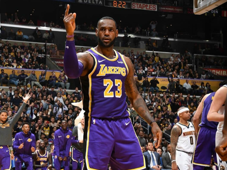  詹姆斯里程碑之夜湖人加时险胜快船巩固季后赛席位